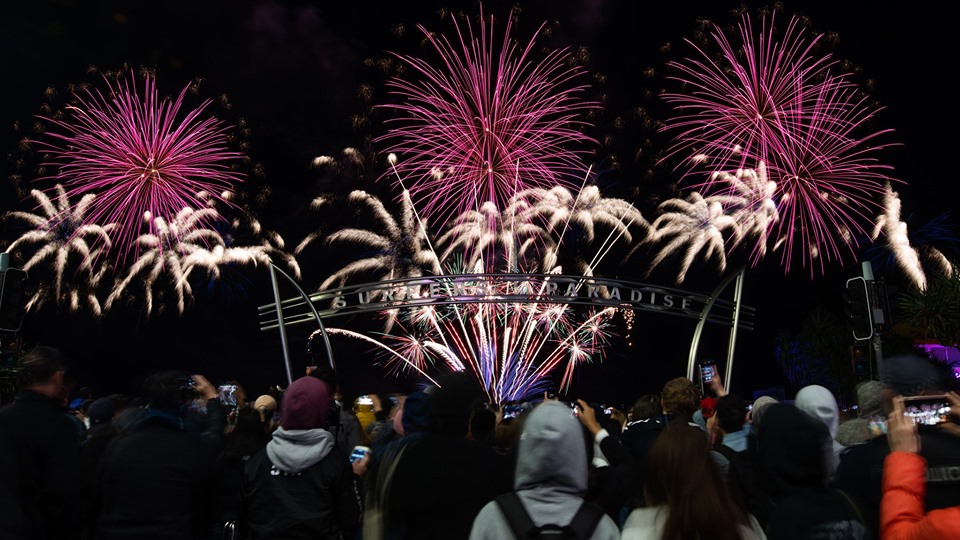 Enjoy the Surfers Paradise NYE 2019 Fireworks at Surf Regency